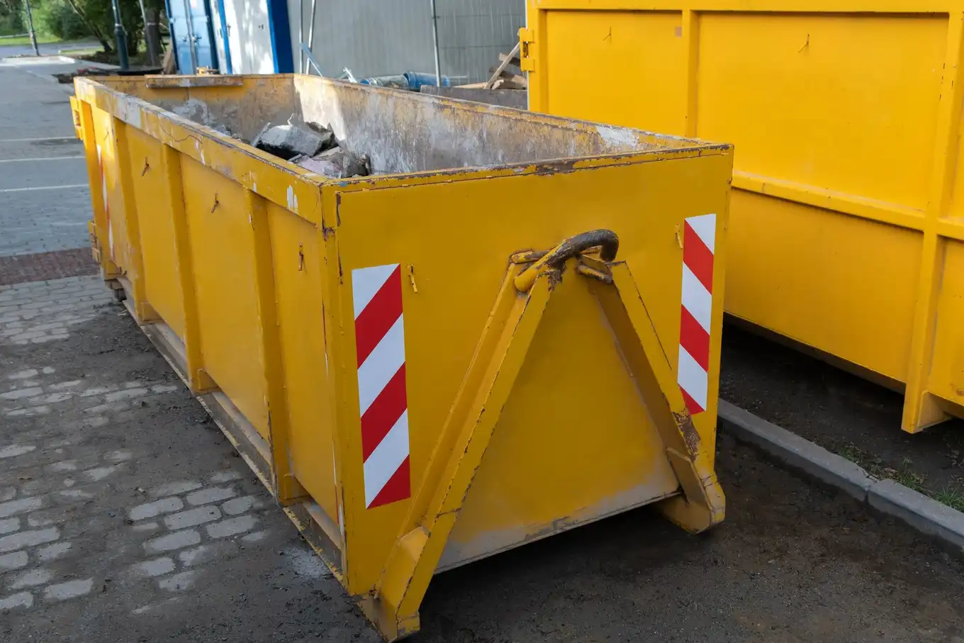 żółte kontenery na odpady